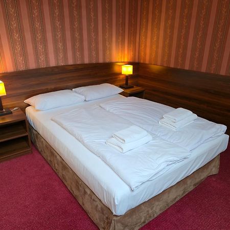 Hotel Dworski Galaktyczny Park Warzymice エクステリア 写真