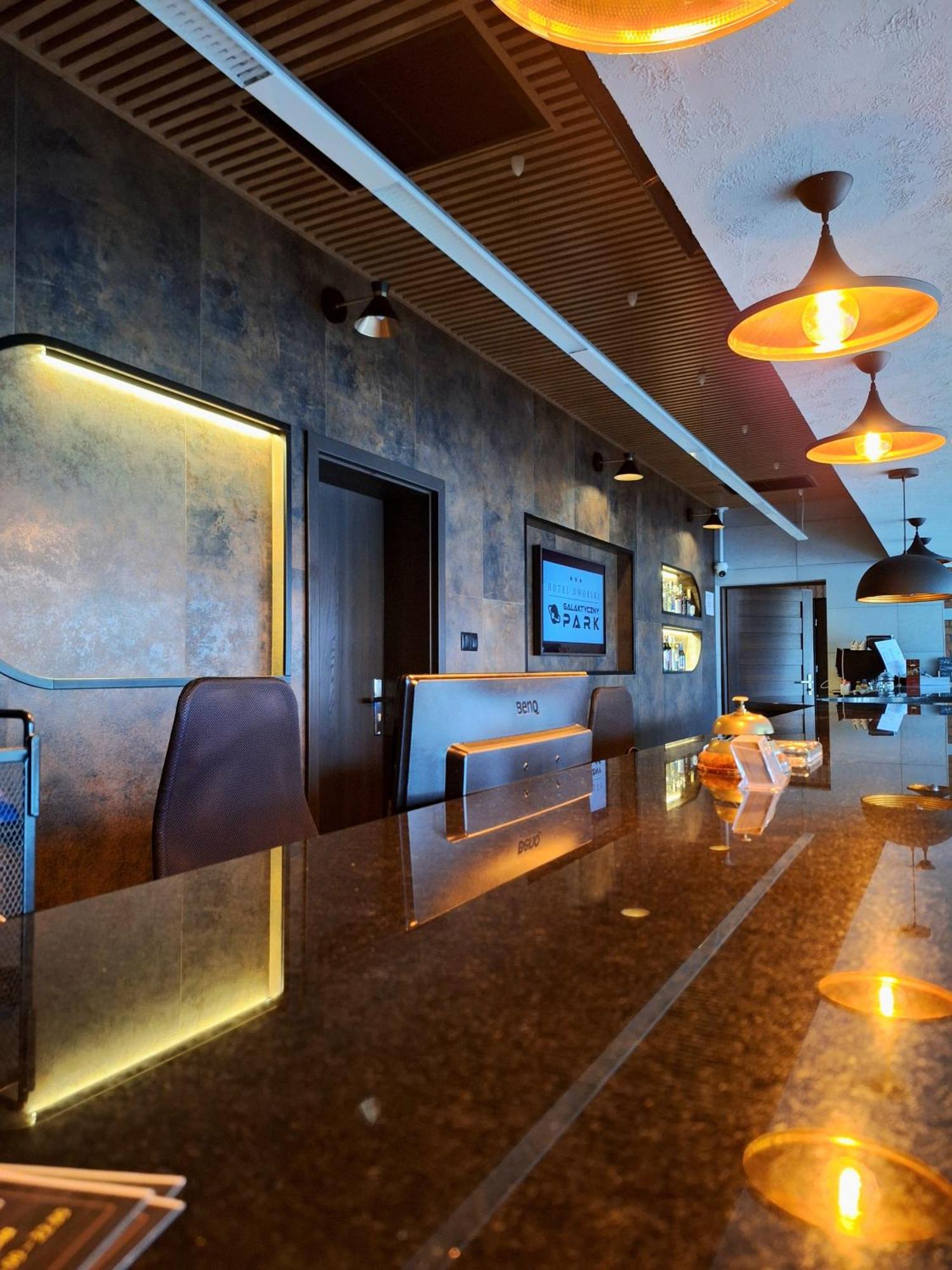 Hotel Dworski Galaktyczny Park Warzymice エクステリア 写真