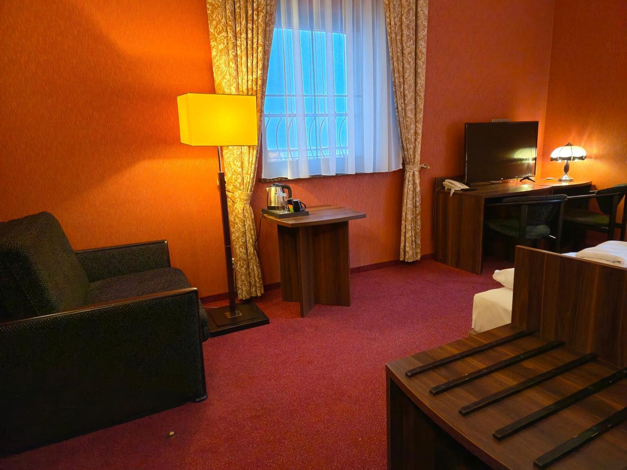 Hotel Dworski Galaktyczny Park Warzymice エクステリア 写真