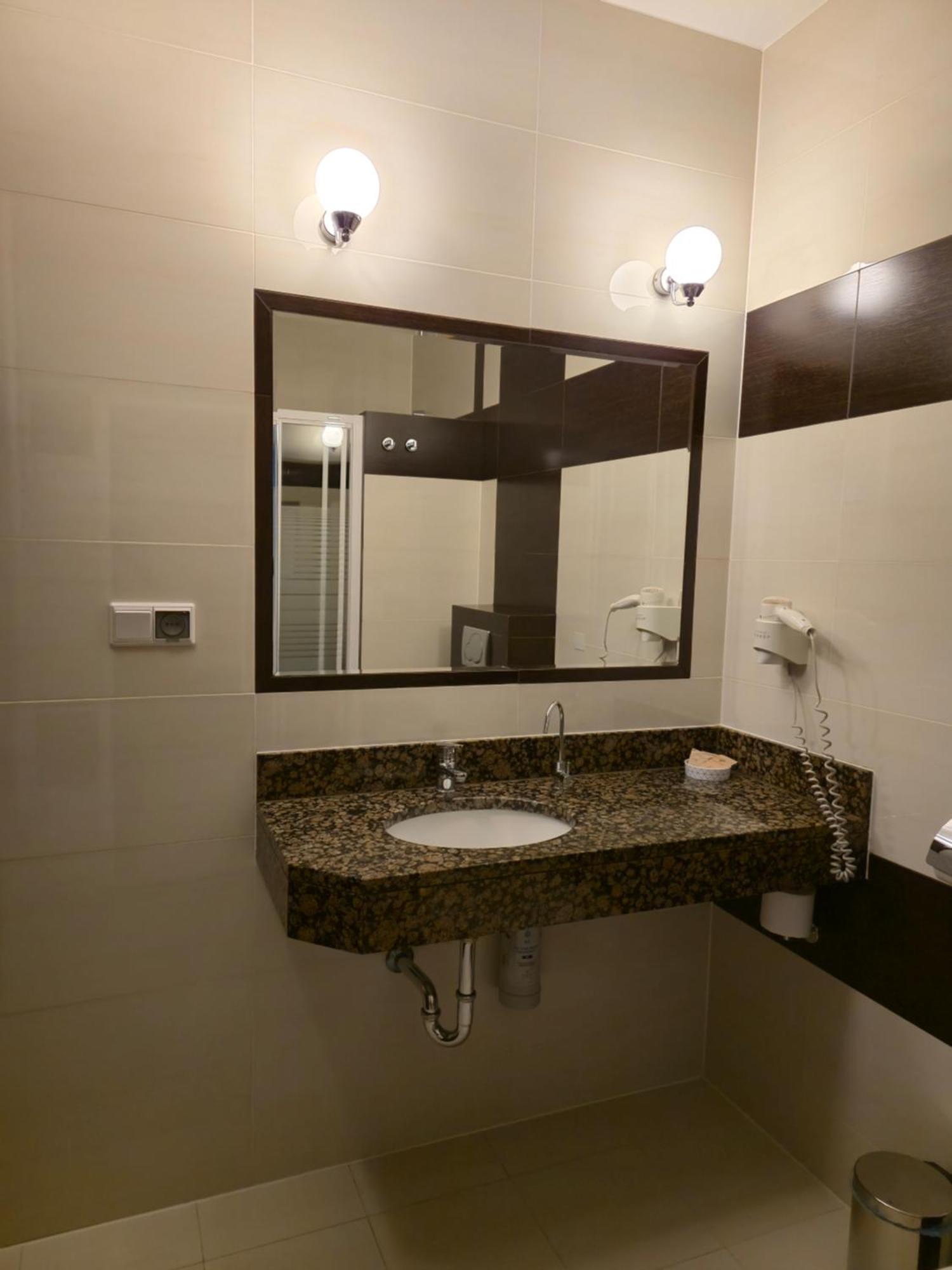 Hotel Dworski Galaktyczny Park Warzymice エクステリア 写真