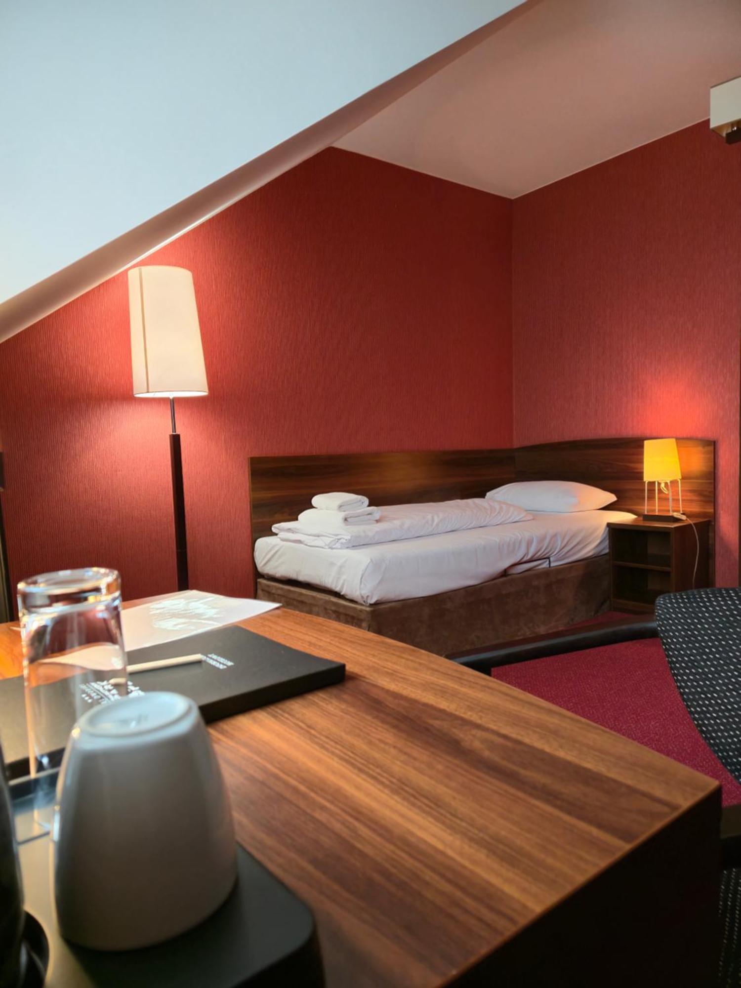 Hotel Dworski Galaktyczny Park Warzymice エクステリア 写真