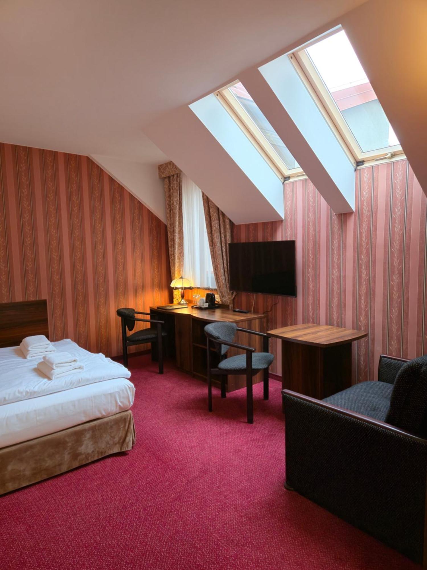 Hotel Dworski Galaktyczny Park Warzymice エクステリア 写真