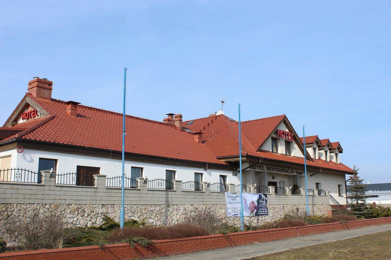 Hotel Dworski Galaktyczny Park Warzymice エクステリア 写真