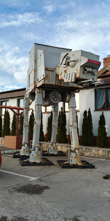 Hotel Dworski Galaktyczny Park Warzymice エクステリア 写真
